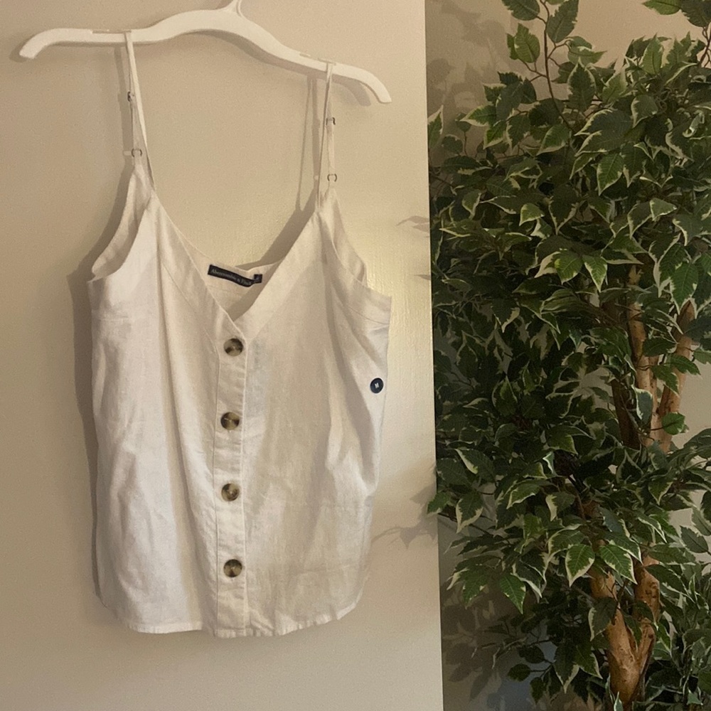 🏷 NWT Linen Button Tank 🏷